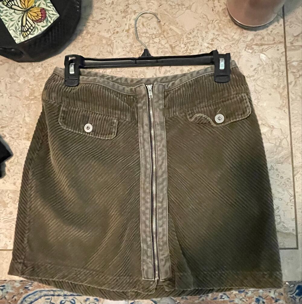 Women’s Calvin Klein Jeans Khaki Zip Up Mini Skirt Size 5 I don't get it